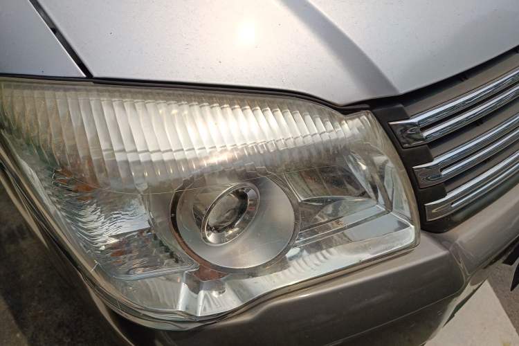 Used FORTHING Lingzhi 2016 M5 2.0L 7-seat Long-wheelbase Comfort Version Right Front Headlight