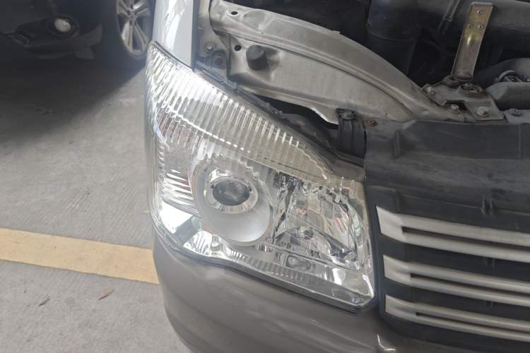 Used FORTHING Lingzhi 2016 M5 2.0L 7-seat Long-wheelbase Comfort Version Right Front Headlight