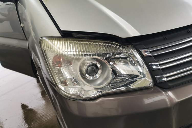 Used FORTHING Lingzhi 2016 M5 2.0L 7-seat Long-wheelbase Standard Model Right Front Headlight