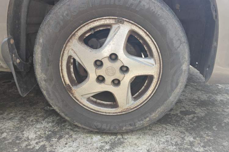Used FORTHING Lingzhi 2016 M3 1.6L 7-Seater Luxury Model China IV Standard Right Front Wheel Hub