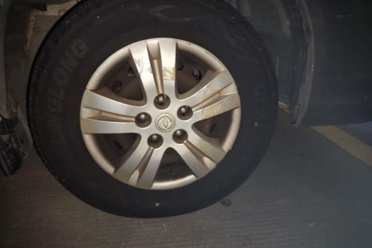 Used FORTHING Lingzhi 2016 M3 1.6L 7-Seater Comfort Model China IV Standard Right Front Wheel Hub