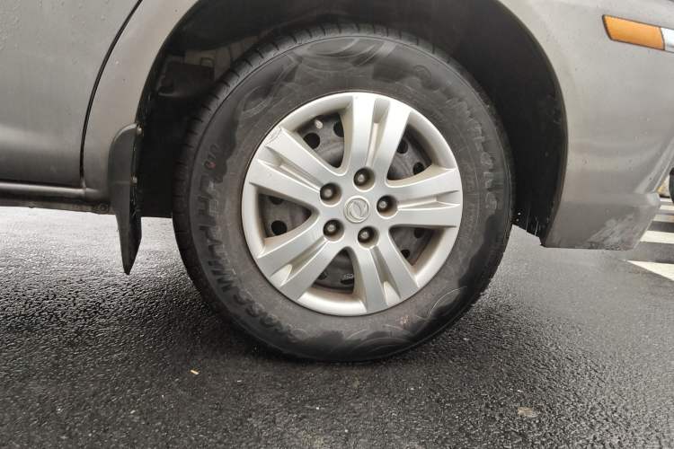 Used FORTHING Lingzhi 2016 M3L 1.6L 7-Seater Comfort Model Right Front Wheel Hub