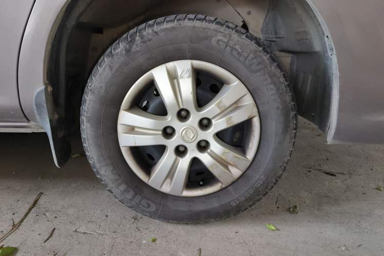 Used FORTHING Lingzhi 2016 M5 2.0L 7-seat Long-wheelbase Comfort Version Right Front Wheel Hub