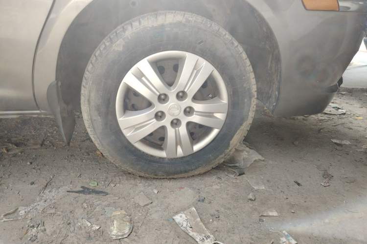 Used FORTHING Lingzhi 2016 M3L 1.6L 7-Seater Comfort Model Right Front Wheel Hub