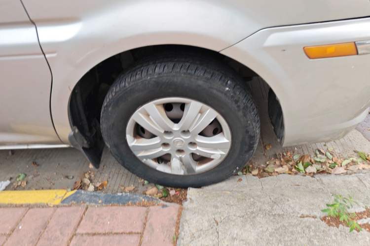 Used FORTHING Lingzhi 2016 M3L 1.6L 7-Seater Standard Model Right Front Wheel Hub