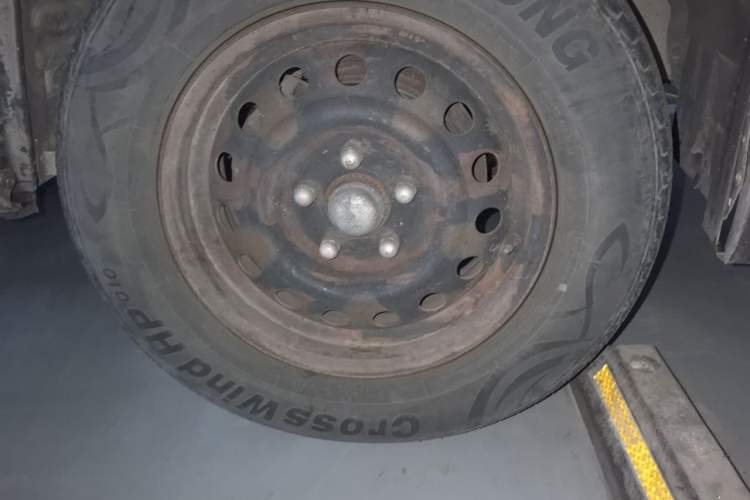 Used FORTHING Lingzhi 2016 M3L 1.6L 7-Seater Comfort Model Right Front Wheel Hub