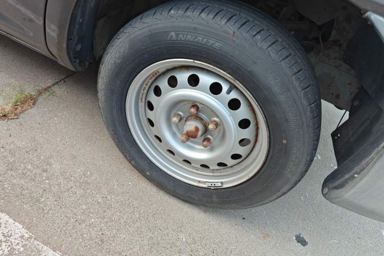 Used FORTHING Lingzhi 2016 V3 1.5L 5-Seater Special Edition Right Front Wheel Hub