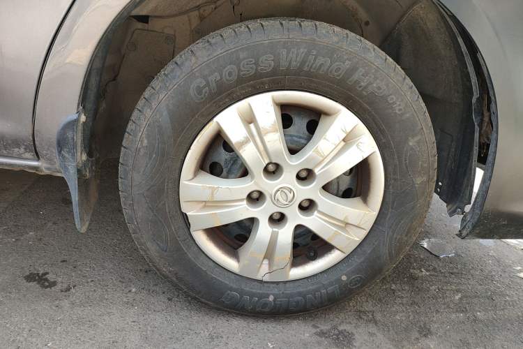 Used FORTHING Lingzhi 2016 M3L 1.6L 7-Seater Comfort Model Right Front Wheel Hub
