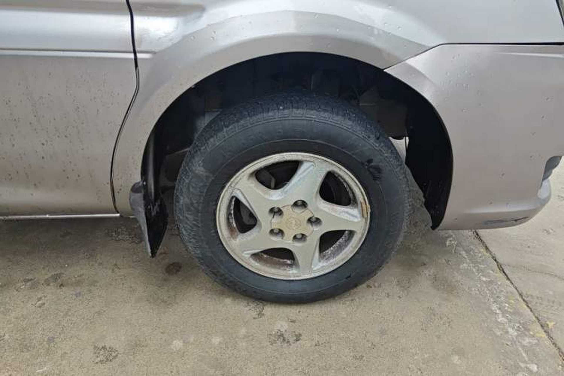 Used FORTHING Lingzhi 2016 M3 1.6L 7-Seater Standard Model China V Emission Standard Right Front Wheel Hub