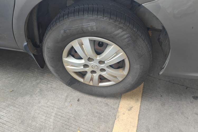 Used FORTHING Lingzhi 2016 M5 2.0L 7-seat Long-wheelbase Comfort Version Right Front Wheel Hub