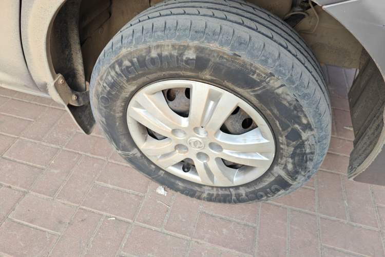 Used FORTHING Lingzhi 2016 M3L 1.6L 7-Seater Comfort Model Right Front Wheel Hub
