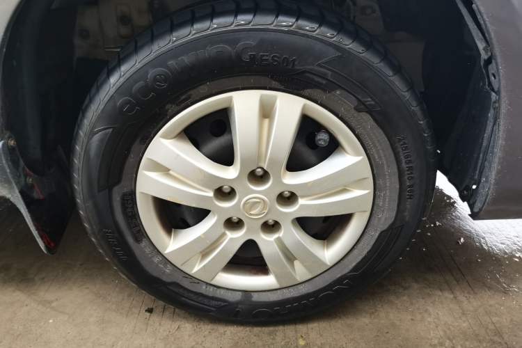 Used FORTHING Lingzhi 2016 M5 2.0L 7-seat Long-wheelbase Standard Model Right Front Wheel Hub