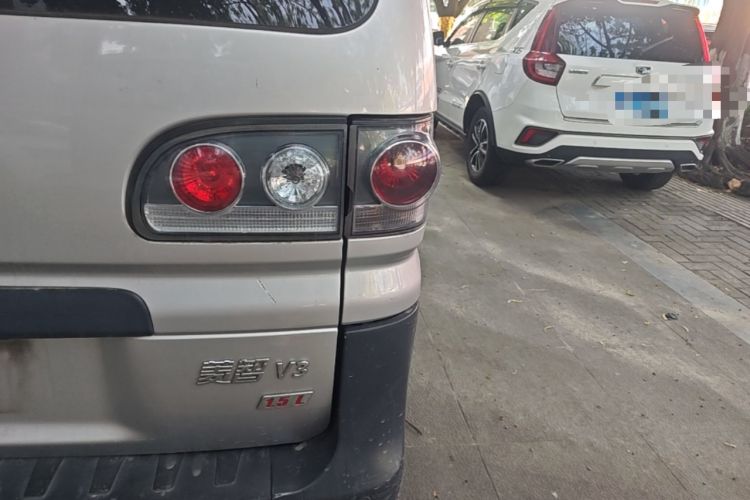 Used FORTHING Lingzhi 2016 V3 1.5L 7-seat Standard Model China IV Standard Right Rear Taillight