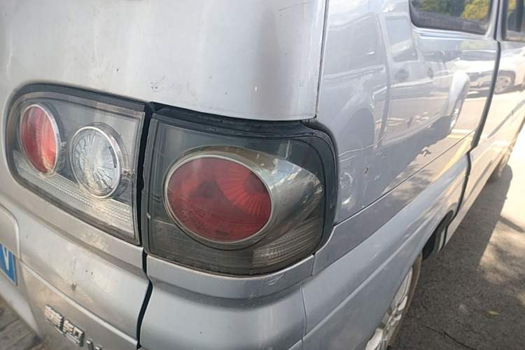 Used FORTHING Lingzhi 2016 V3 1.5L 7-seat Standard Model China IV Standard Right Rear Taillight