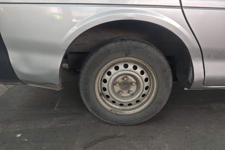 Used FORTHING Lingzhi 2016 V3 1.5L 7-seat Standard Model China IV Standard Right Rear Wheel Hub