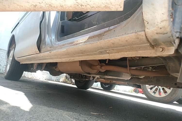 Used FORTHING Lingzhi 2016 V3 1.5L 7-seat Standard Model China IV Standard Right Side Sill