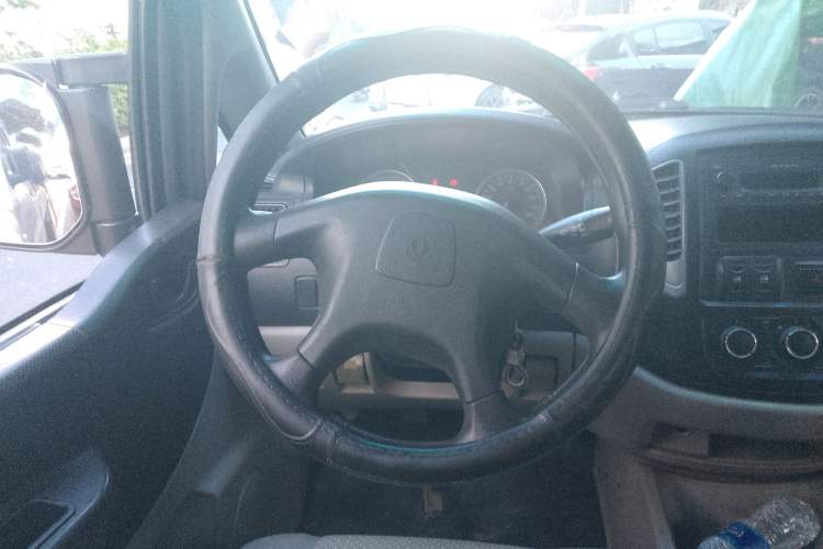 Used FORTHING Lingzhi 2016 V3 1.5L 7-Seater Standard Model China V Emission Standard Steering Wheel