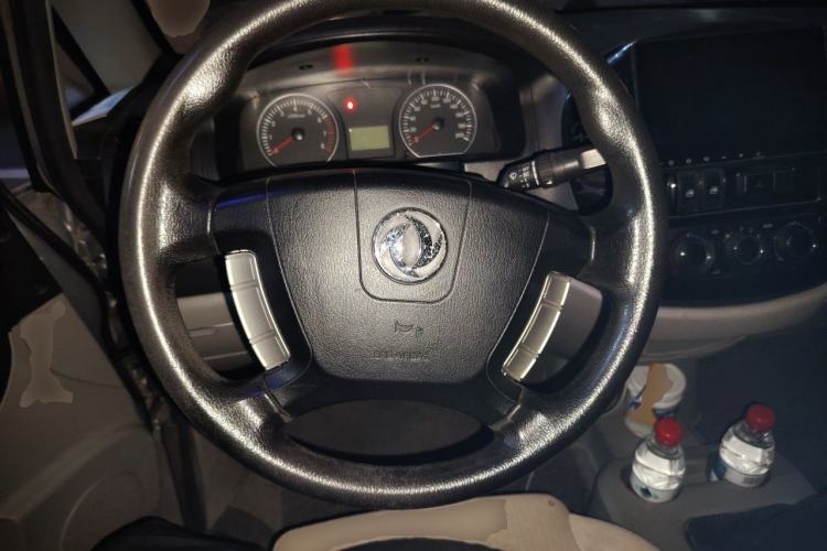 Used FORTHING Lingzhi 2016 M3 1.6L 7-Seater Comfort Model China IV Standard Steering Wheel