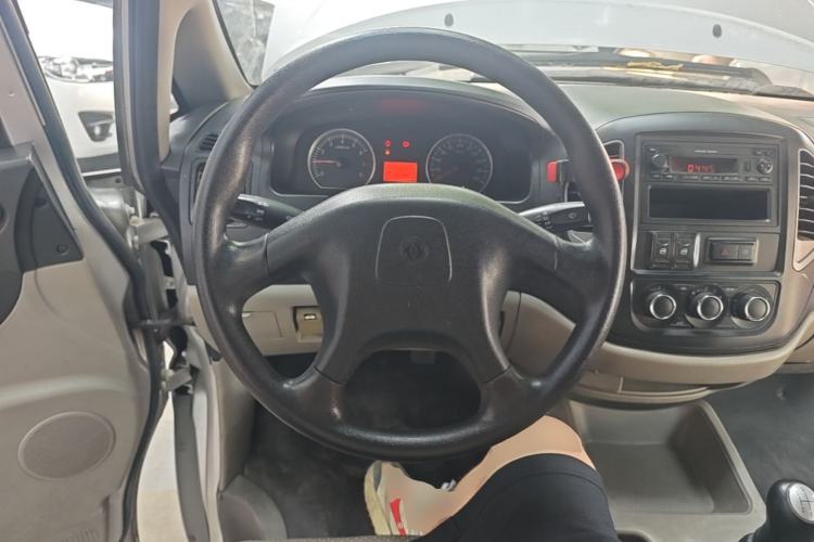 Used FORTHING Lingzhi 2016 V3 1.5L 7-seat Standard Model China IV Standard Steering Wheel