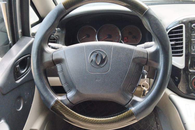 Used FORTHING Lingzhi 2016 M5 2.0L 7-seat Long-wheelbase Standard Model Steering Wheel