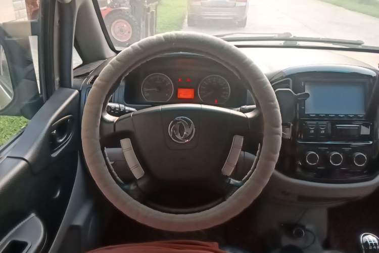 Used FORTHING Lingzhi 2016 M3L 1.6L 7-Seater Luxury Model Steering Wheel