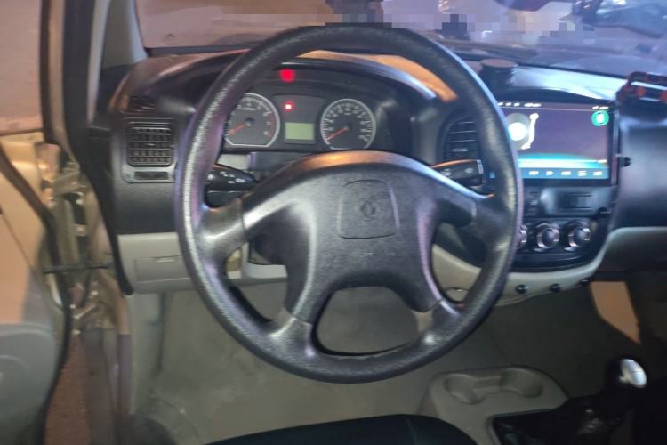 Used FORTHING Lingzhi 2016 V3 1.5L 7-Seater Luxury Model China IV Standard Steering Wheel