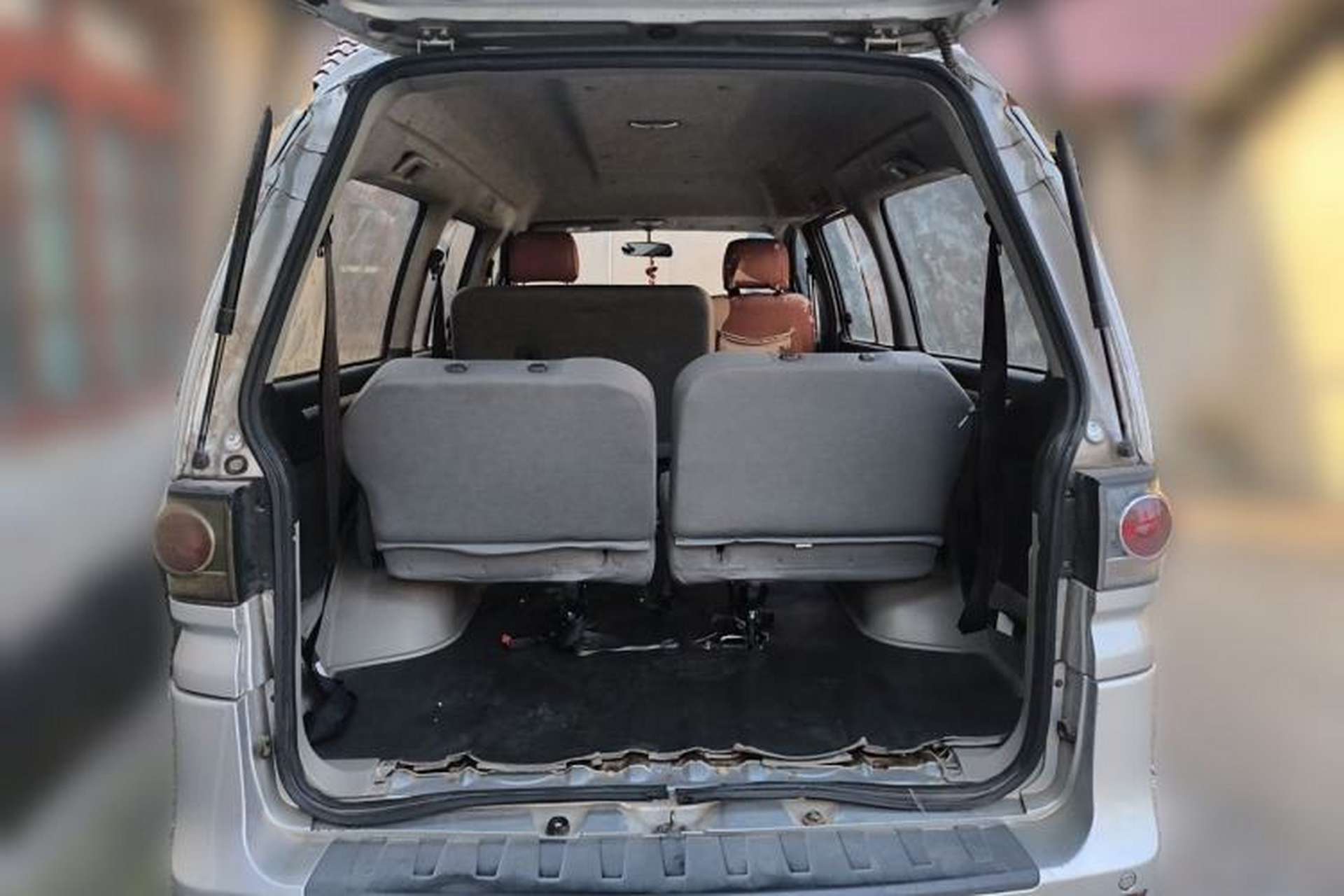 Used FORTHING Lingzhi 2016 M3L 1.6L 7-Seater Standard Model Trunk