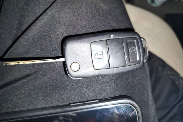 Used FORTHING Lingzhi 2016 M3 1.6L 7-Seater Comfort Model China IV Standard Vehicle Key