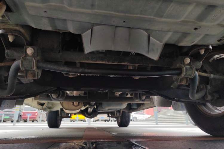 Used FORTHING Lingzhi 2016 M3 1.6L 7-Seater Comfort Model China IV Standard Chassis Front