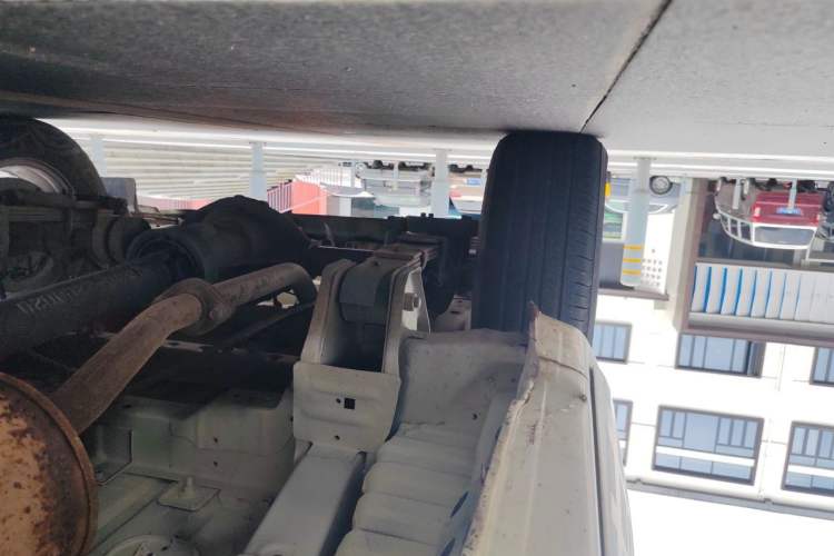 Used FORTHING Lingzhi 2016 M3 1.6L 7-Seater Comfort Model China IV Standard Chassis Rear Right