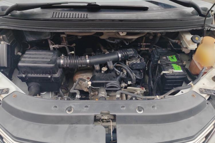 Used FORTHING Lingzhi 2016 M3 1.6L 7-Seater Comfort Model China IV Standard Engine Bay