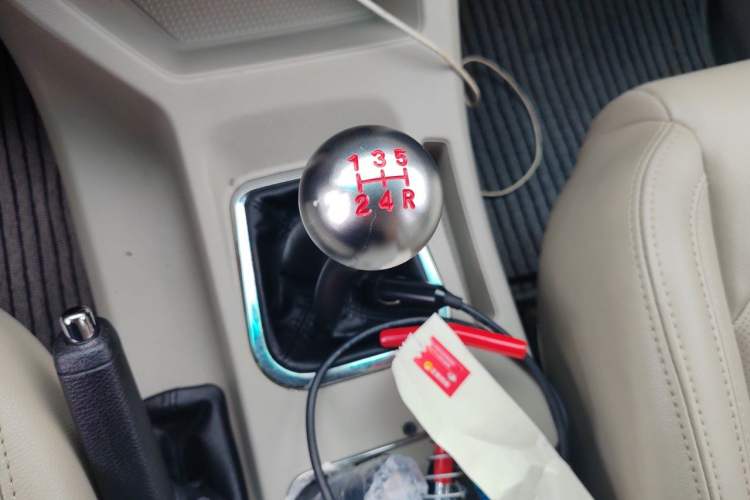 Used FORTHING Lingzhi 2016 M3 1.6L 7-Seater Comfort Model China IV Standard Gear Lever