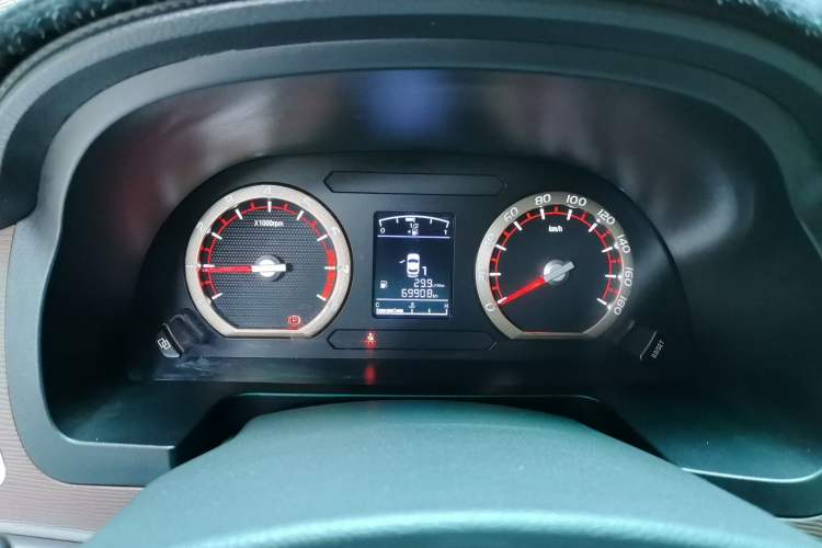 Used FORTHING Lingzhi 2016 M5 2.0L 7-Seater Short-Wheelbase Luxury Model Instrument Cluster