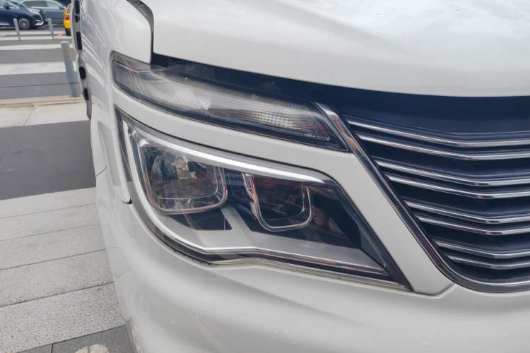 Used FORTHING Lingzhi 2016 M3 1.6L 7-Seater Comfort Model China IV Standard Right Front Headlight