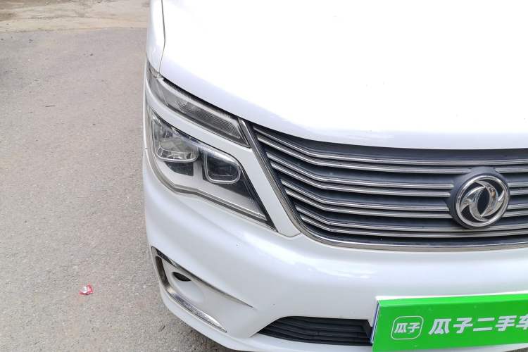 Used FORTHING Lingzhi 2016 M5 2.0L 7-Seater Short-Wheelbase Luxury Model Right Front Headlight