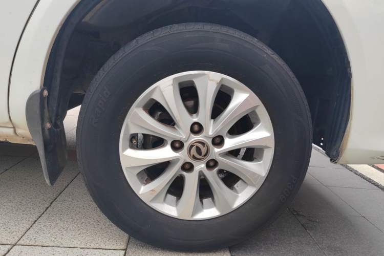 Used FORTHING Lingzhi 2016 M3 1.6L 7-Seater Comfort Model China IV Standard Right Front Wheel Hub