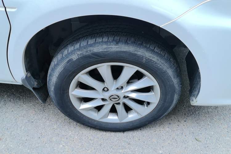 Used FORTHING Lingzhi 2016 M5 2.0L 7-Seater Short-Wheelbase Luxury Model Right Front Wheel Hub