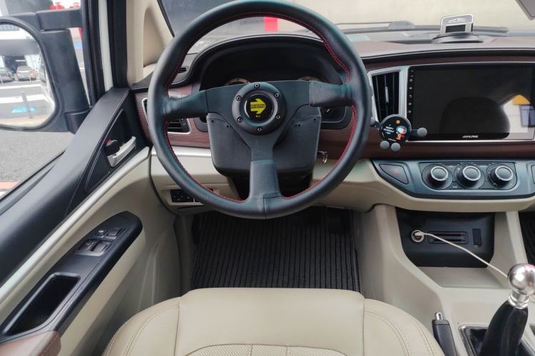 Used FORTHING Lingzhi 2016 M3 1.6L 7-Seater Comfort Model China IV Standard Steering Wheel