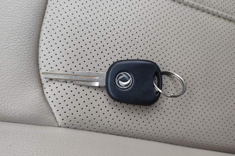 Used FORTHING Lingzhi 2016 M3 1.6L 7-Seater Comfort Model China IV Standard Vehicle Key