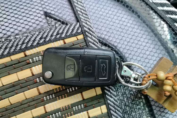 Used FORTHING Lingzhi 2016 M5 2.0L 7-Seater Short-Wheelbase Luxury Model Vehicle Key