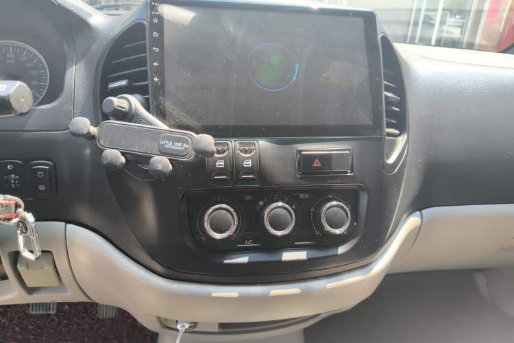 Used FORTHING Lingzhi 2016 M3 1.6L 7-Seater Luxury Model China V Standard Audio And AC Panel