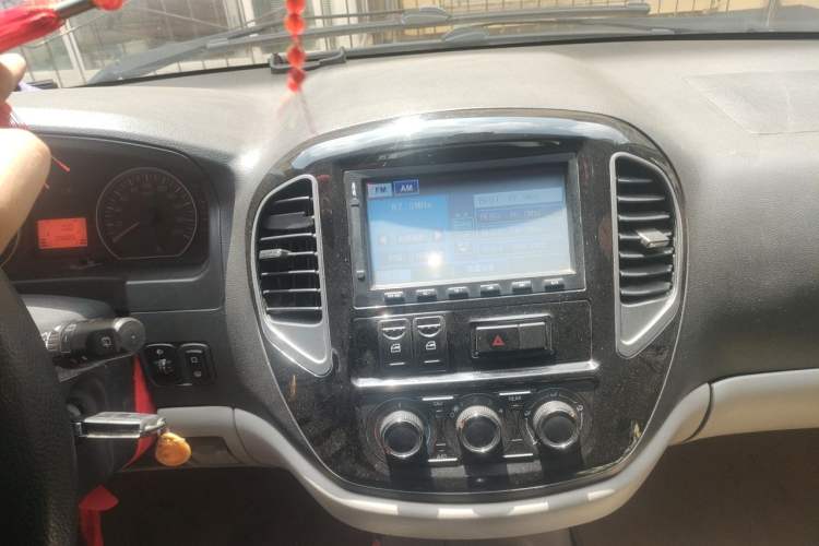Used FORTHING Lingzhi 2016 M3 1.6L 7-Seater Luxury Model China V Standard Audio And AC Panel