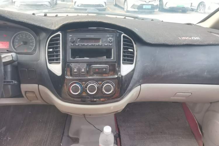 Used FORTHING Lingzhi 2016 M3L 1.6L 7-Seater Comfort Model Audio And AC Panel