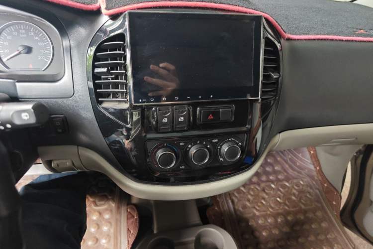 Used FORTHING Lingzhi 2016 M3 1.6L 7-Seater Luxury Model China V Standard Audio And AC Panel