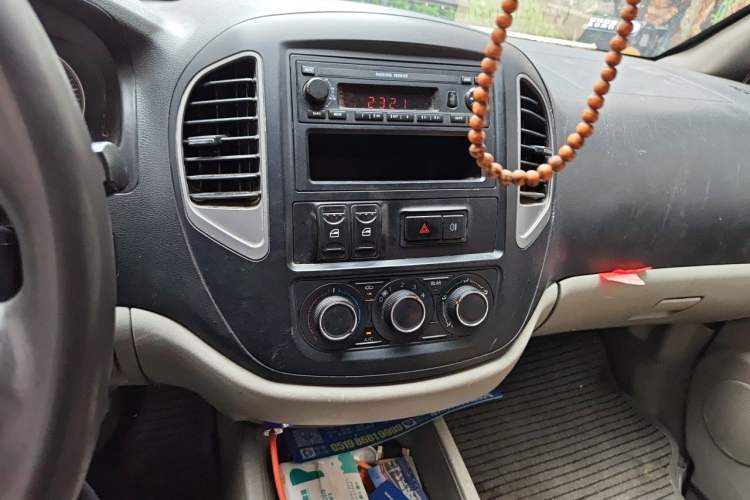 Used FORTHING Lingzhi 2016 M3L 1.6L 7-Seater Standard Model Audio And AC Panel