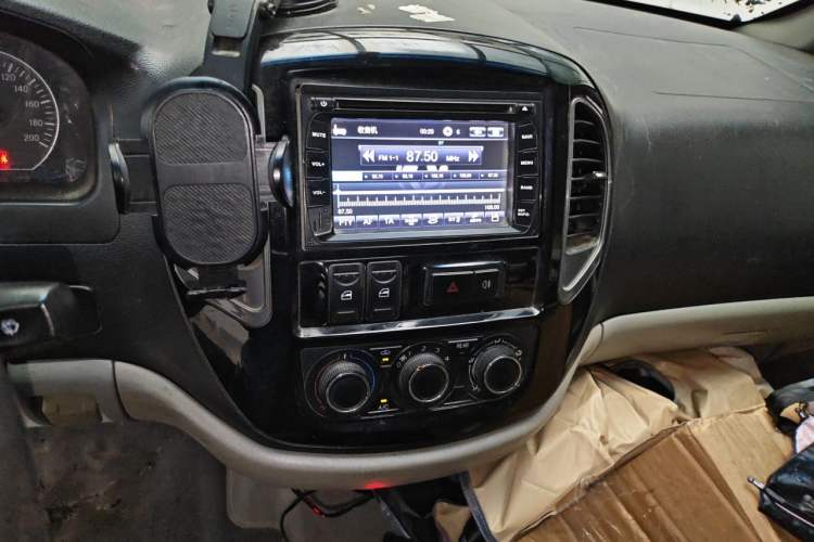 Used FORTHING Lingzhi 2016 M3L 1.6L 7-Seater Comfort Model Audio And AC Panel