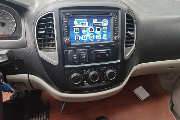 Used FORTHING Lingzhi 2016 V3 1.5L 7-Seater Luxury Model China V Emission Standard Audio And AC Panel