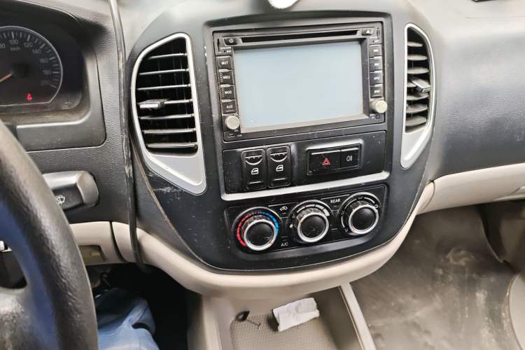 Used FORTHING Lingzhi 2016 M3L 1.6L 7-Seater Standard Model Audio And AC Panel