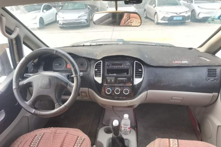 Used FORTHING Lingzhi 2016 M3L 1.6L 7-Seater Comfort Model Center Console
