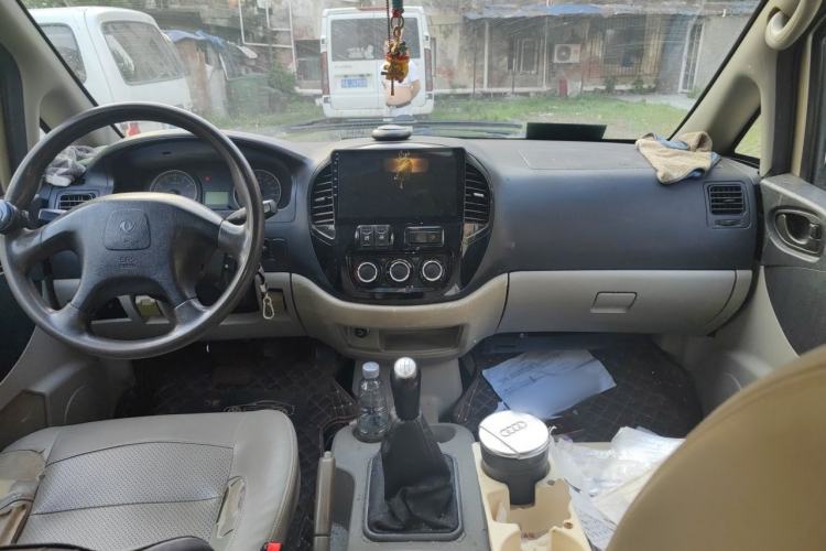 Used FORTHING Lingzhi 2016 M3 1.6L 7-Seater Comfort Model China IV Standard Center Console
